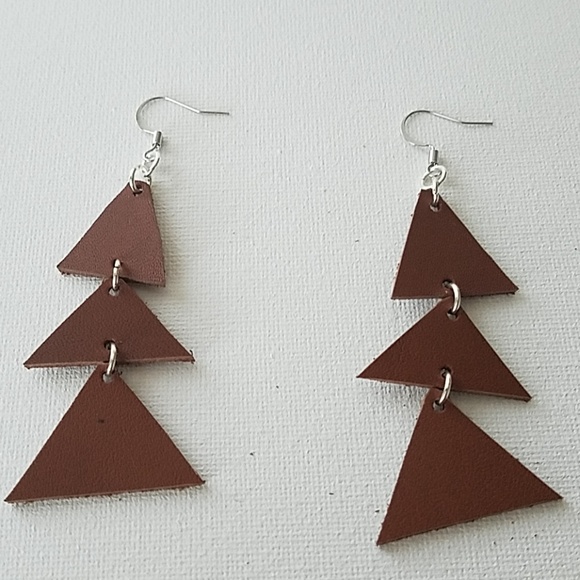 Boho brown leather triangle dangle earrings - Picture 2 of 3